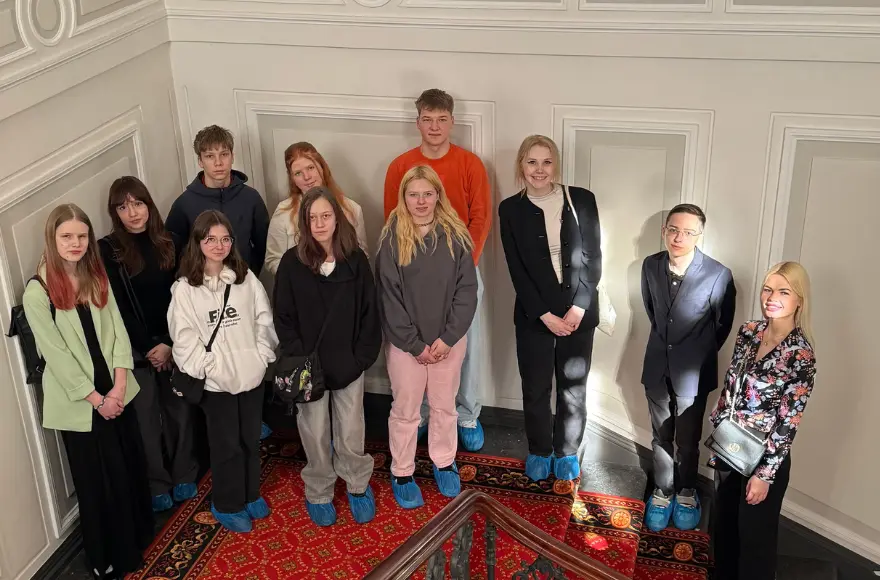 VSK skolēni apmeklē Rīgas pili