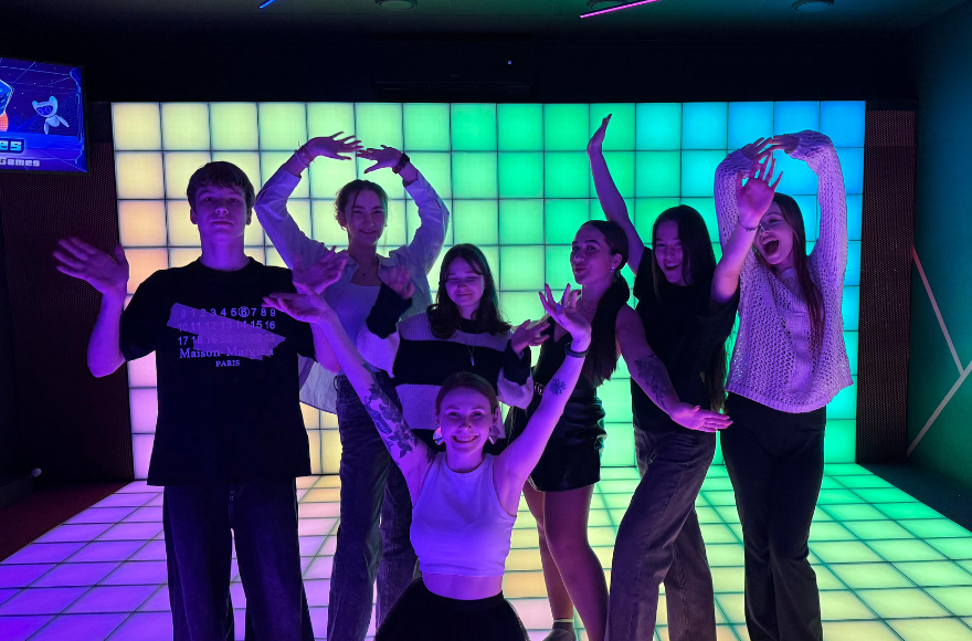 Tālmācība un radošums: Kā mūsu skolēnu parlaments iedvesmojas "Catch Pixel" ?