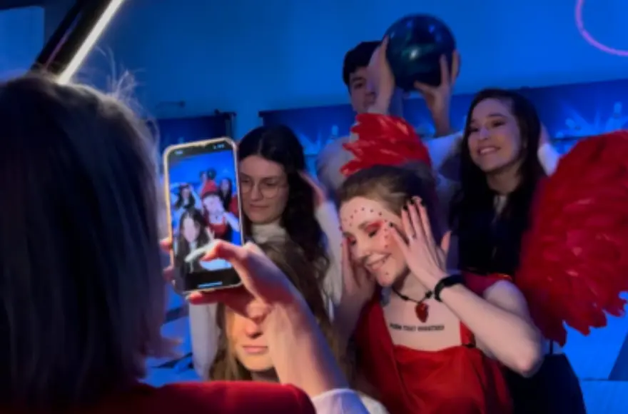 Tālmācība un socializācija: Boulinga turnīrs, kas saliedē Latvijas jauniešus