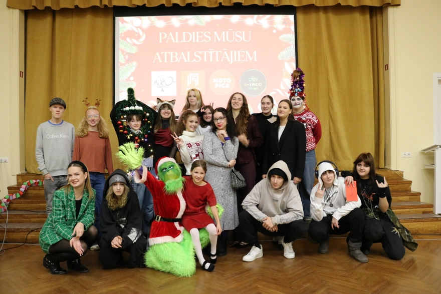 Tālmācība klātienē: Kā mūsu skolēnu radīto kino vakaru gandrīz izpostīja Grinčs